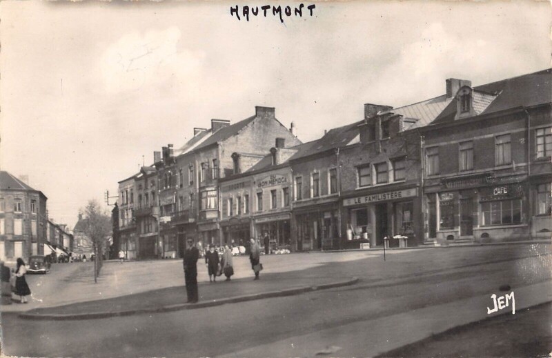 Carte postale ancienne Hautmont Place Du General De Gaulle à Hautmont