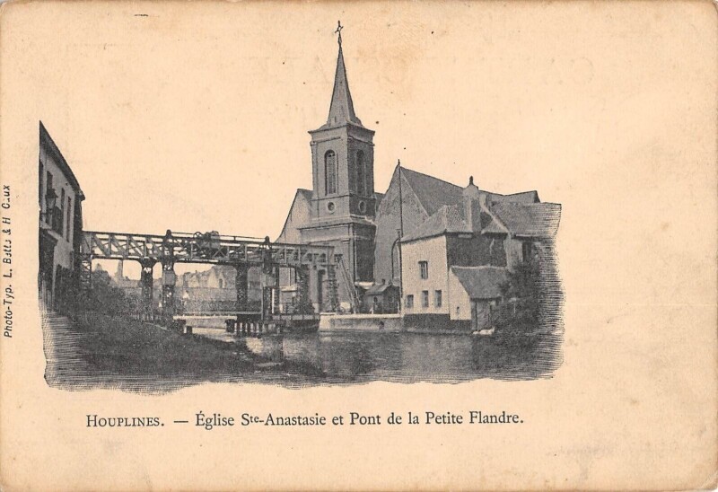 Carte postale ancienne Houplines Eglise Sainte Anastasie Et Pont De La Petite Flandre à Houplines