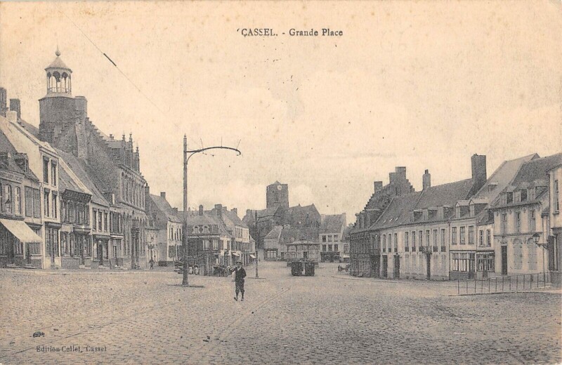 Carte postale ancienne Cassel Grande Place à Cassel