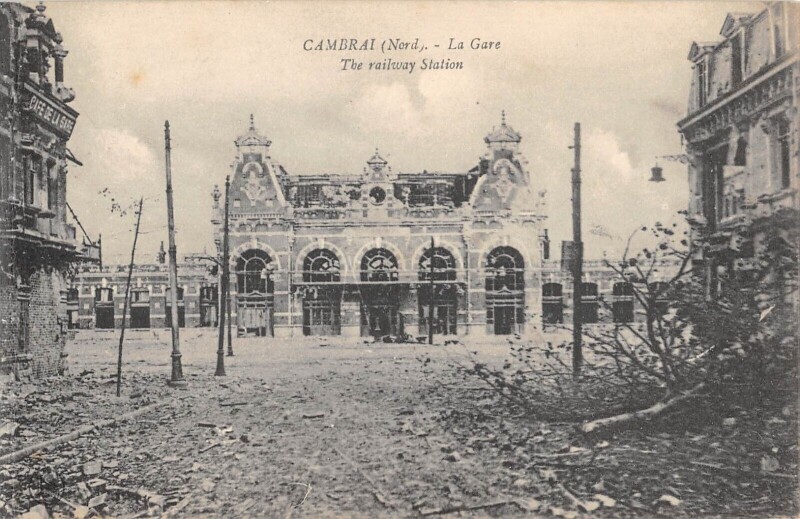 Carte postale ancienne Cambrai La Gare à Cambrai