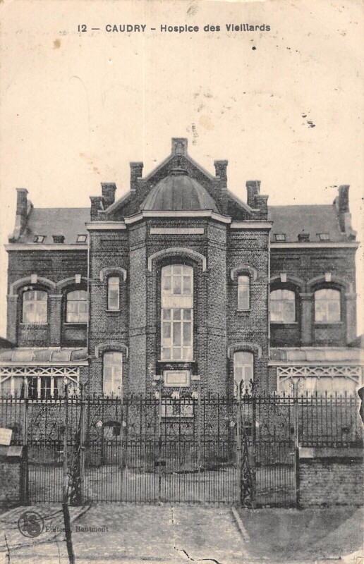 Carte postale ancienne Caudry Hospice Des Vieillards à Caudry