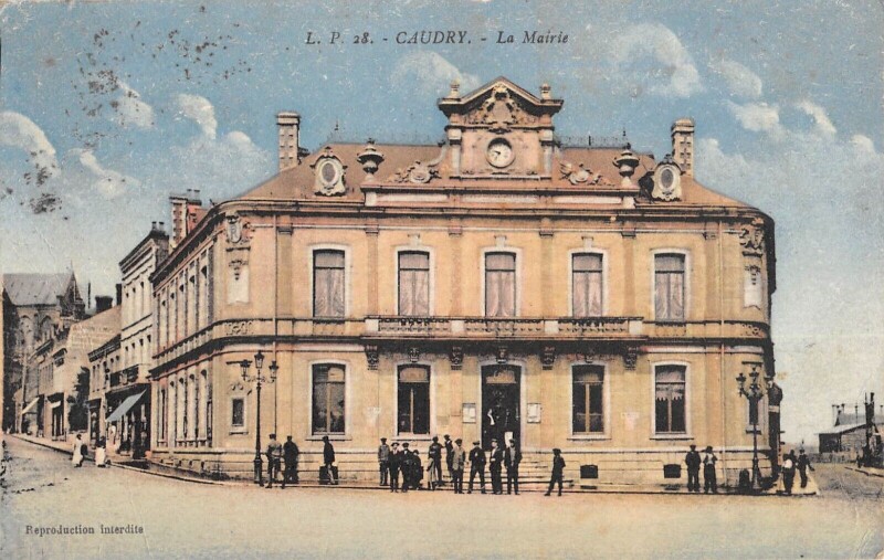 Carte postale ancienne Caudry La Mairie à Caudry