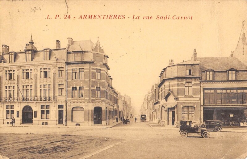 Carte postale ancienne Armentieres La Rue Sadi Carnot