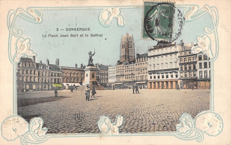 Carte postale ancienne Dunkerque La Place Jean Bart Et Beffroi à Dunkerque