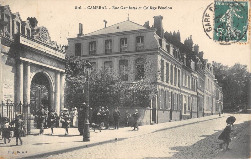 Carte postale ancienne Cambrai Rue Gambetta Et College Fenelon à Cambrai