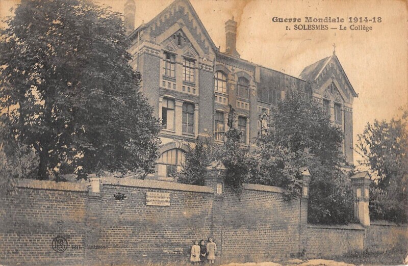 Carte postale ancienne Solesmes Le College à Solesmes