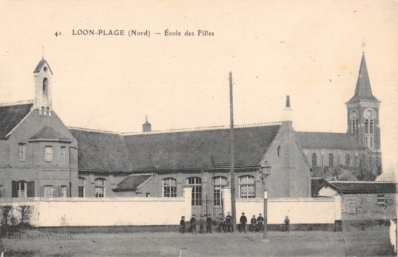 Carte postale ancienne Loon Plage Ecole Des Filles à Loon-Plage