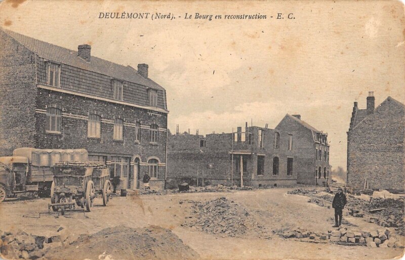 Carte postale ancienne Deulemont Le Bourg En Reconstruction