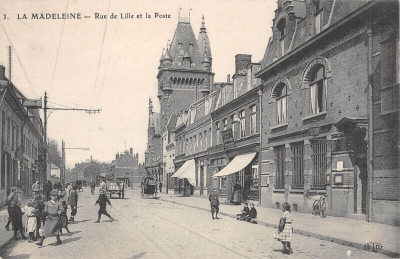 Carte postale ancienne La Madeleine Rue De Lille Et La Poste à Lille