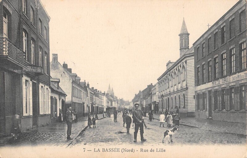 Carte postale ancienne La Bassee Rue De Lille - Chasse à Lille