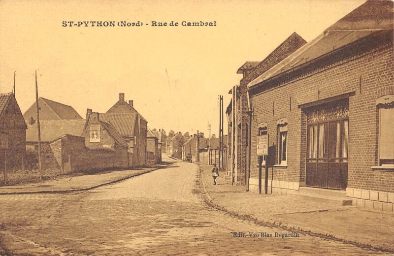 Carte postale ancienne Saint Python Rue De Cambrai - Cliche Rare à Cambrai