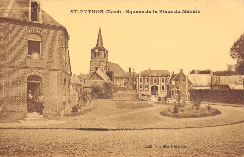 Carte postale ancienne Saint Python Square De La Place Du Marais - Cliche Rare à Saint-Python