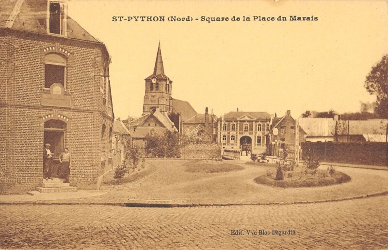 Carte postale ancienne Saint Python Square De La Place Du Marais - Cliche Rare à Saint-Python