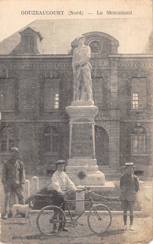 Carte postale ancienne Gouzeaucourt Le Monument à Gouzeaucourt