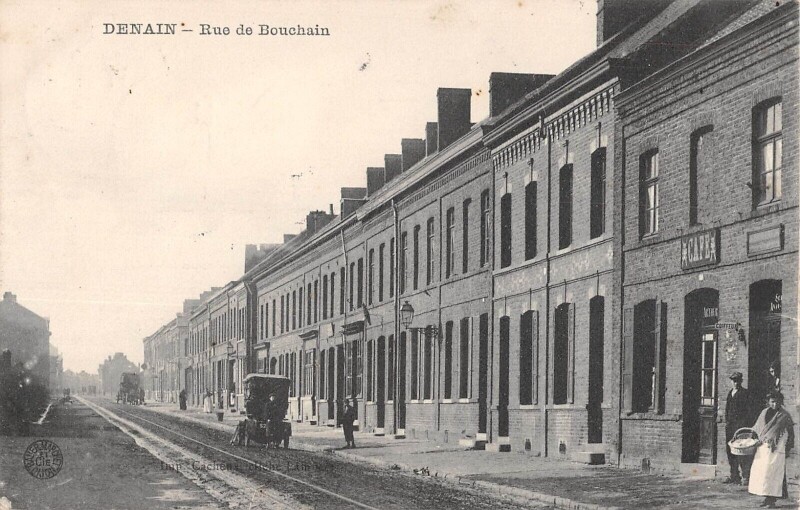 Carte postale ancienne Denain Rue De Bouchain à Bouchain