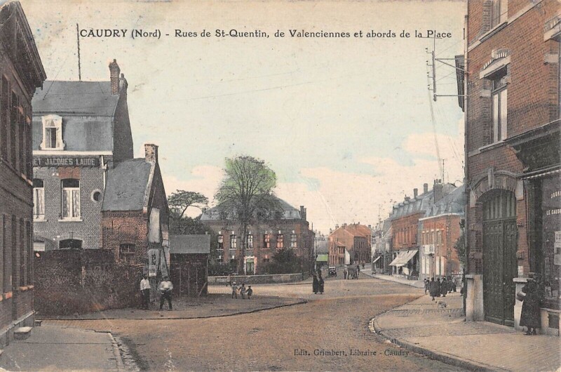 Carte postale ancienne Caudry Rues De Saint Quentin De Valenciennes Et Abords De La Place à Caudry