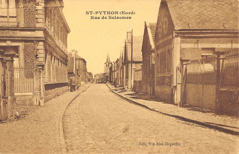 Carte postale ancienne Saint Python Rue De Solesmes - Cliche Rare à Saint-Python