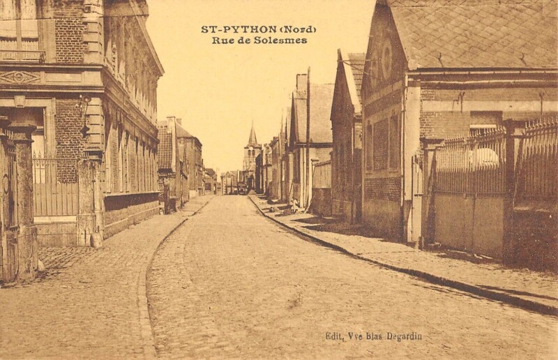 Carte postale ancienne Saint Python Rue De Solesmes - Cliche Rare à Saint-Python