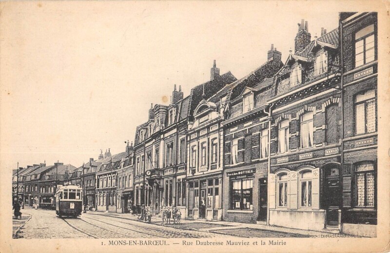 Carte postale ancienne Mons En Baroeul Rue Daubresse Mauviez Et La Mairie à Mons-en-Baroeul