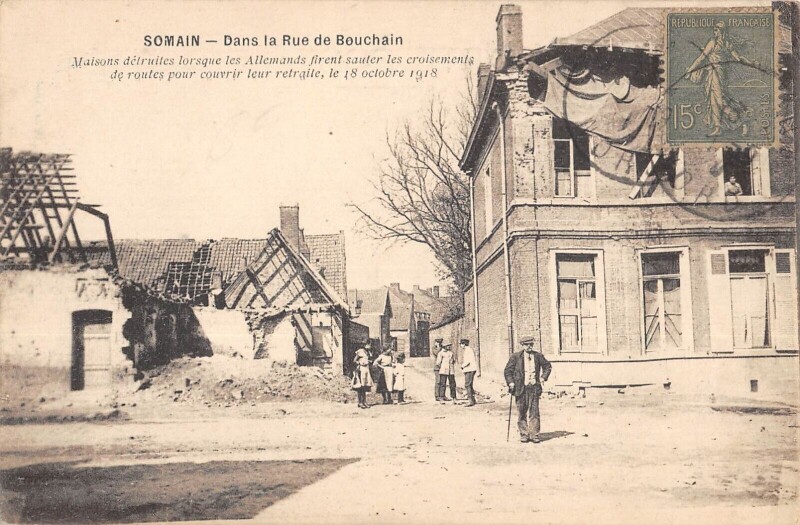 Carte postale ancienne Somain Dans La Rue De Bouchain à Bouchain
