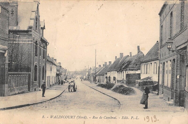 Carte postale ancienne Walincourt Rue De Cambrai à Cambrai