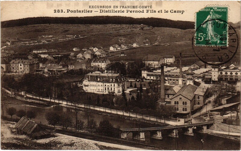 Carte postale ancienne Pontarlier Distillerie Pernod Fils et le Camp