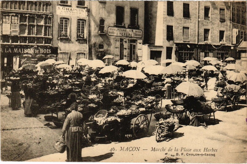 Carte postale ancienne Macon Marché de la Place aux Herbes