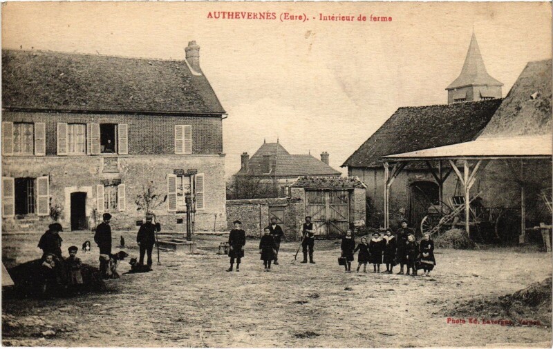 Carte postale ancienne Authevernes Intérieur del a ferme à Authevernes