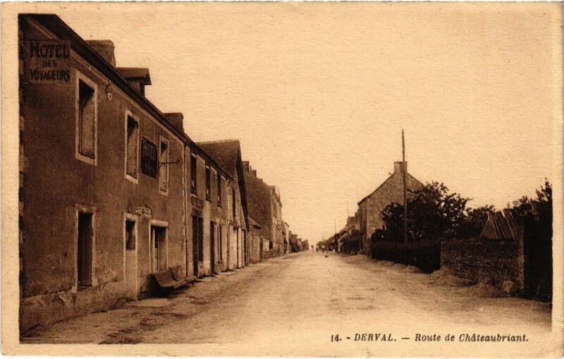 Carte postale ancienne Derval Route de Chateaubriant à Derval