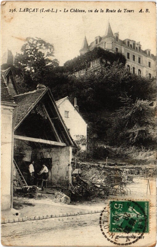 Carte postale ancienne Larcay Le Chateau vu de la Route de Tours à Tours