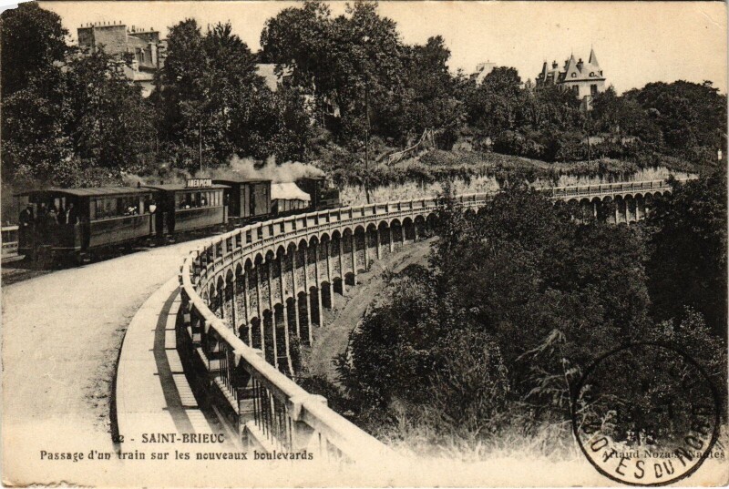 Carte postale ancienne Railway Saint-Brieuc Passage d'un train à Saint-Brieuc