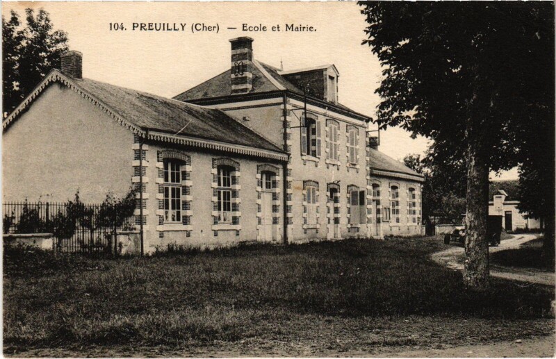 Carte postale ancienne Preuilly Ecole et Mairie à Preuilly