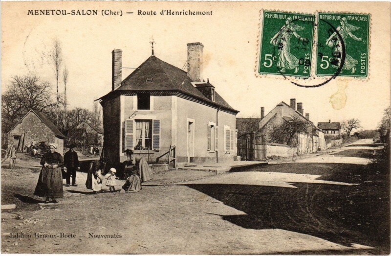 Carte postale ancienne Menetou-Salon Route d'Henrichemont à Henrichemont