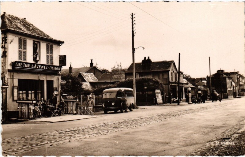 Carte postale ancienne Mesnil-Esnard Route de Pairs