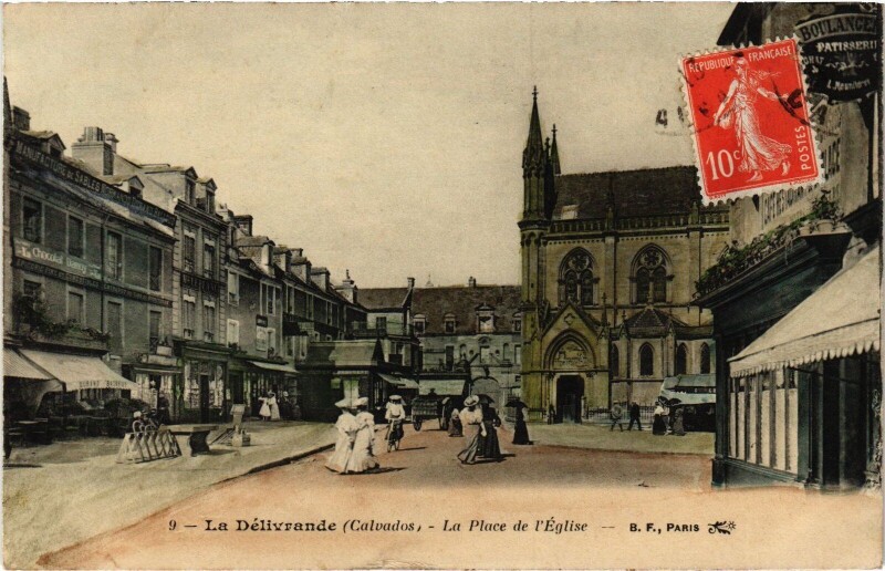 Carte postale ancienne La Délivrande Place de l'Eglise