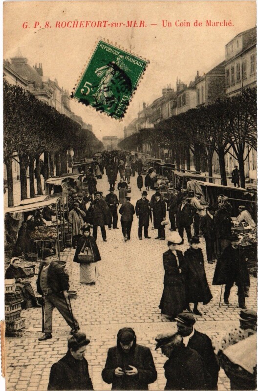 Carte postale ancienne Rochefort-sur-mer Un coin du marché à Rochefort