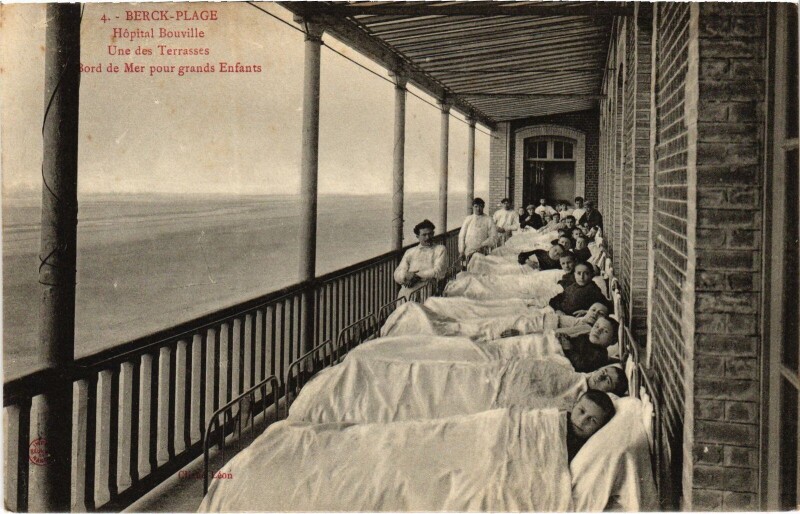 Carte postale ancienne Berck-Plage Hopital Bouville Une des Terrrasses à Berck