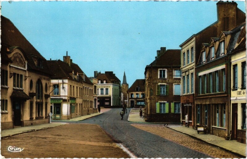 Carte postale ancienne Guines Place d'Angerville