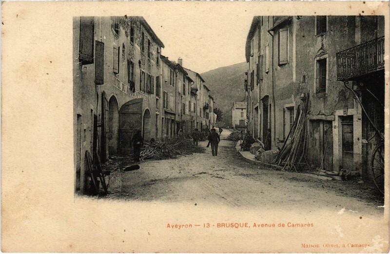Carte postale ancienne Brusque Avenue de Camares à Brusque