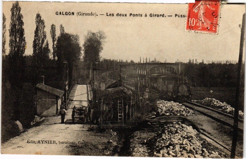 Carte postale ancienne Galgon Les deux ponts a Girard à Galgon