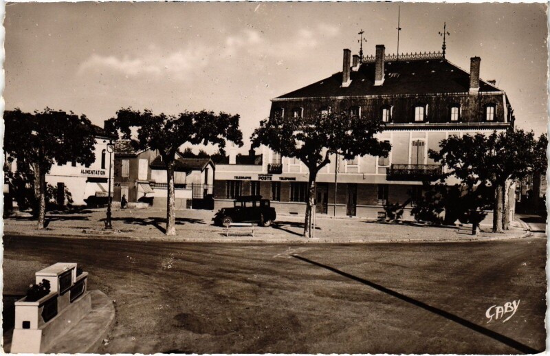 Carte postale ancienne Castelsarrasin Place de la Poste à Castelsarrasin