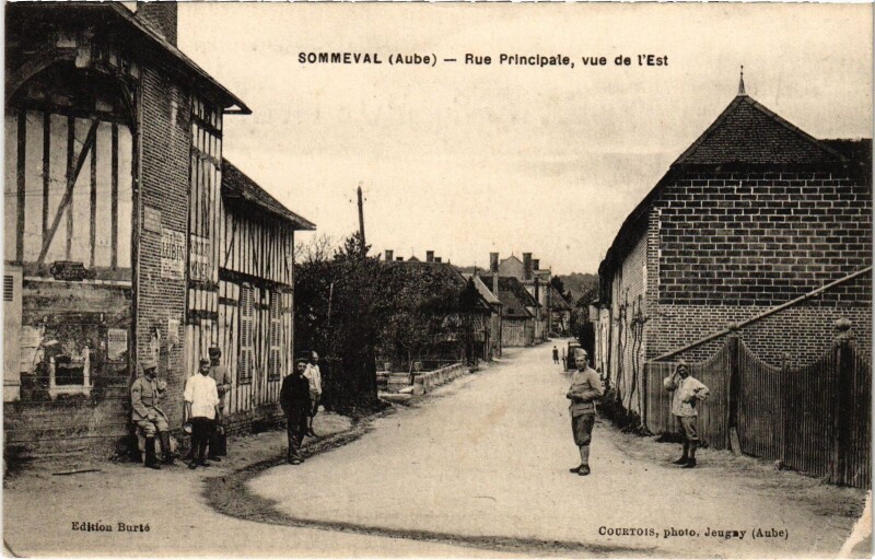 Carte postale ancienne Sommeval Rue Principale à Sommeval