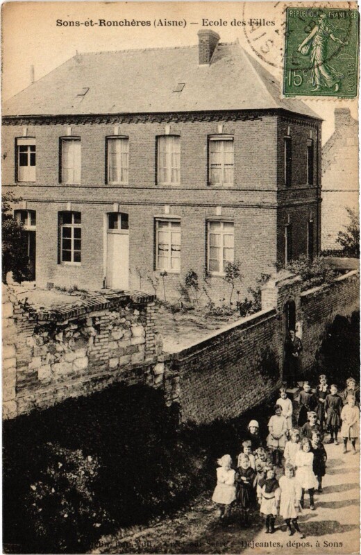 Carte postale ancienne Sons-et-Roncheres Ecole des Filles