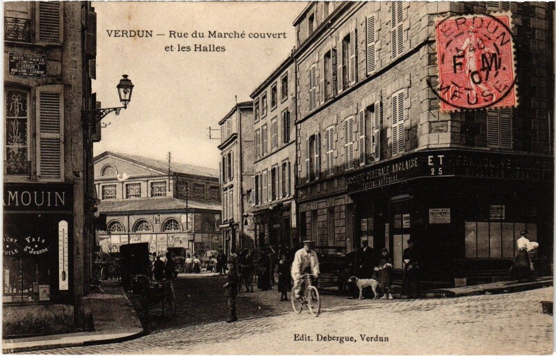 Carte postale ancienne Verdun Rue du Marché couvert et les Halles à Verdun