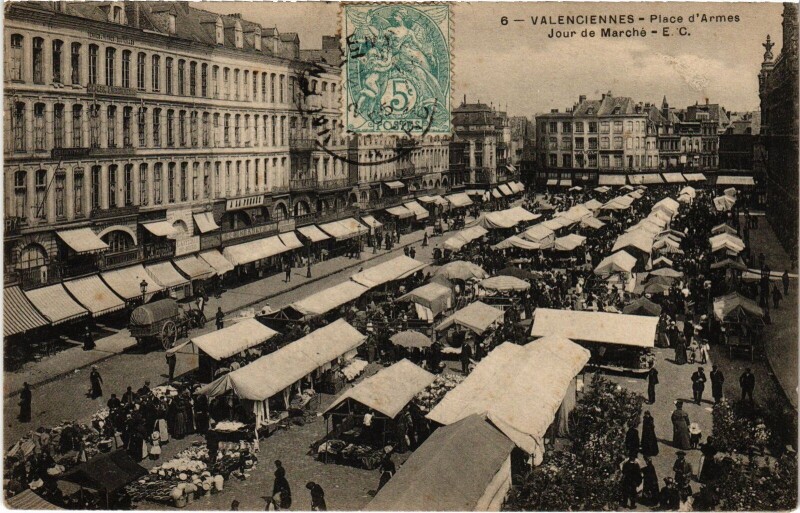 Carte postale ancienne Valenciennes Place d'Armes Jour de Marché à Valenciennes