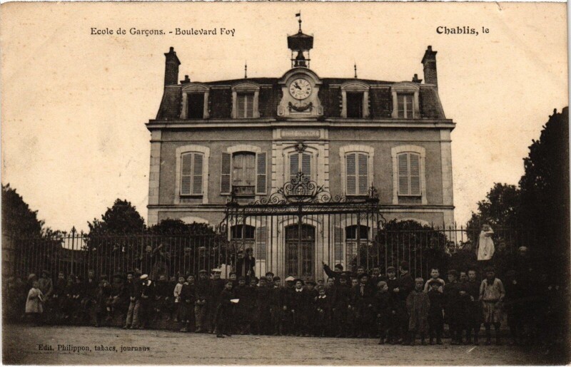 Carte postale ancienne Chablis Ecole de Garcons Bd Foy à Chablis
