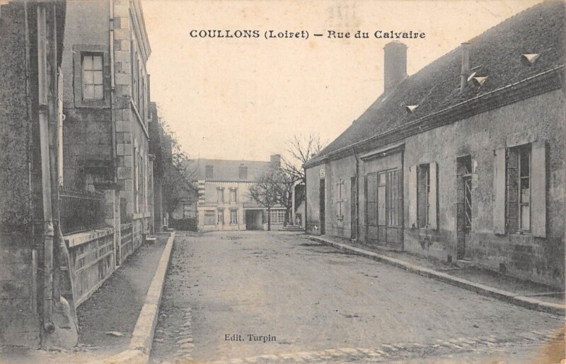 Carte postale ancienne Coullons Rue Du Calvaire à Coullons