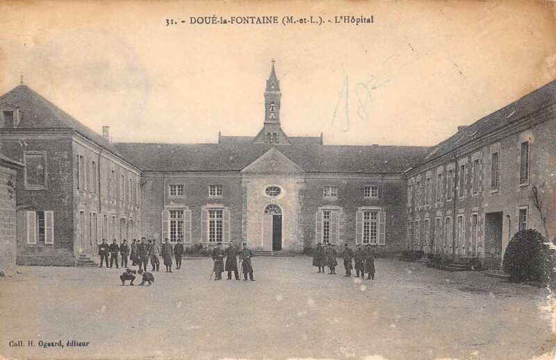 Carte postale ancienne Doue La Fontaine Hopital