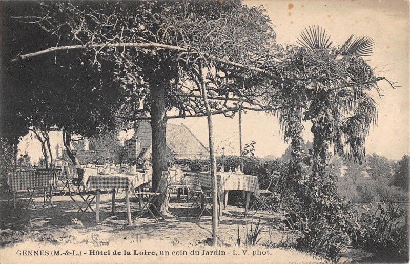 Carte postale ancienne Gennes Hotel De La Loire Un Coin Du Jardin