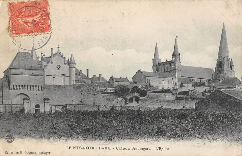 Carte postale ancienne Le Puy Notre Dame Chateau Beauregard Eglise au Puy-Notre-Dame
